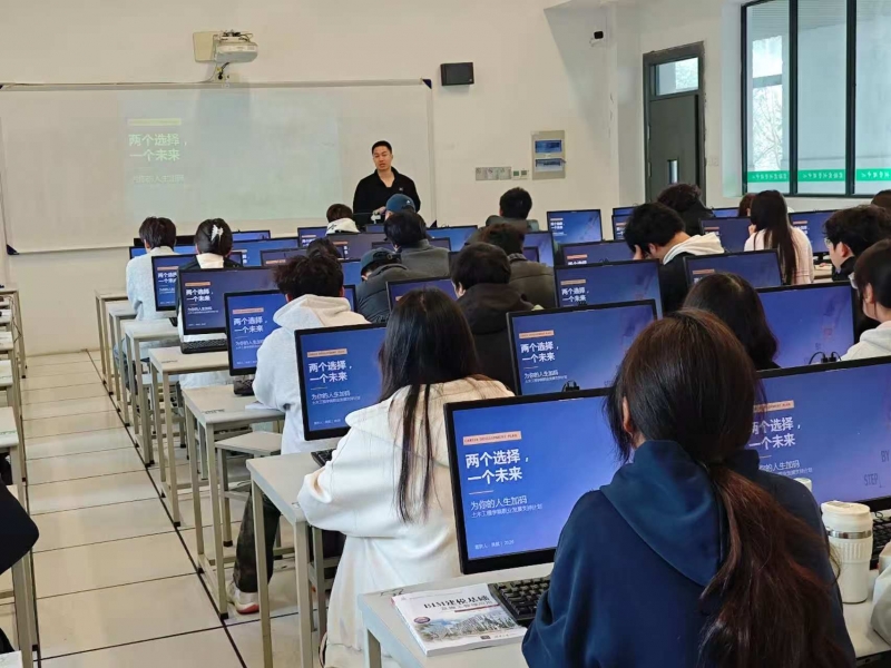 土木工程学院开展职业发展支持计划进班宣讲活动