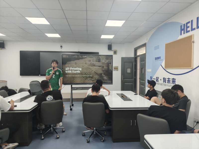 立足本土建材、赋能智能建造：土木工程学院留学生参加外籍专家专题授课
