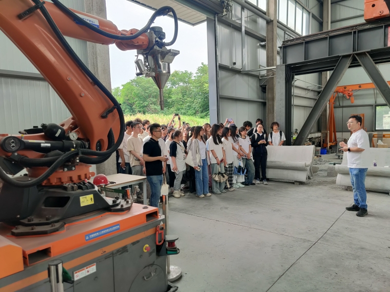 常州大学城市建设学院师生来我校智能建造基地参观交流
